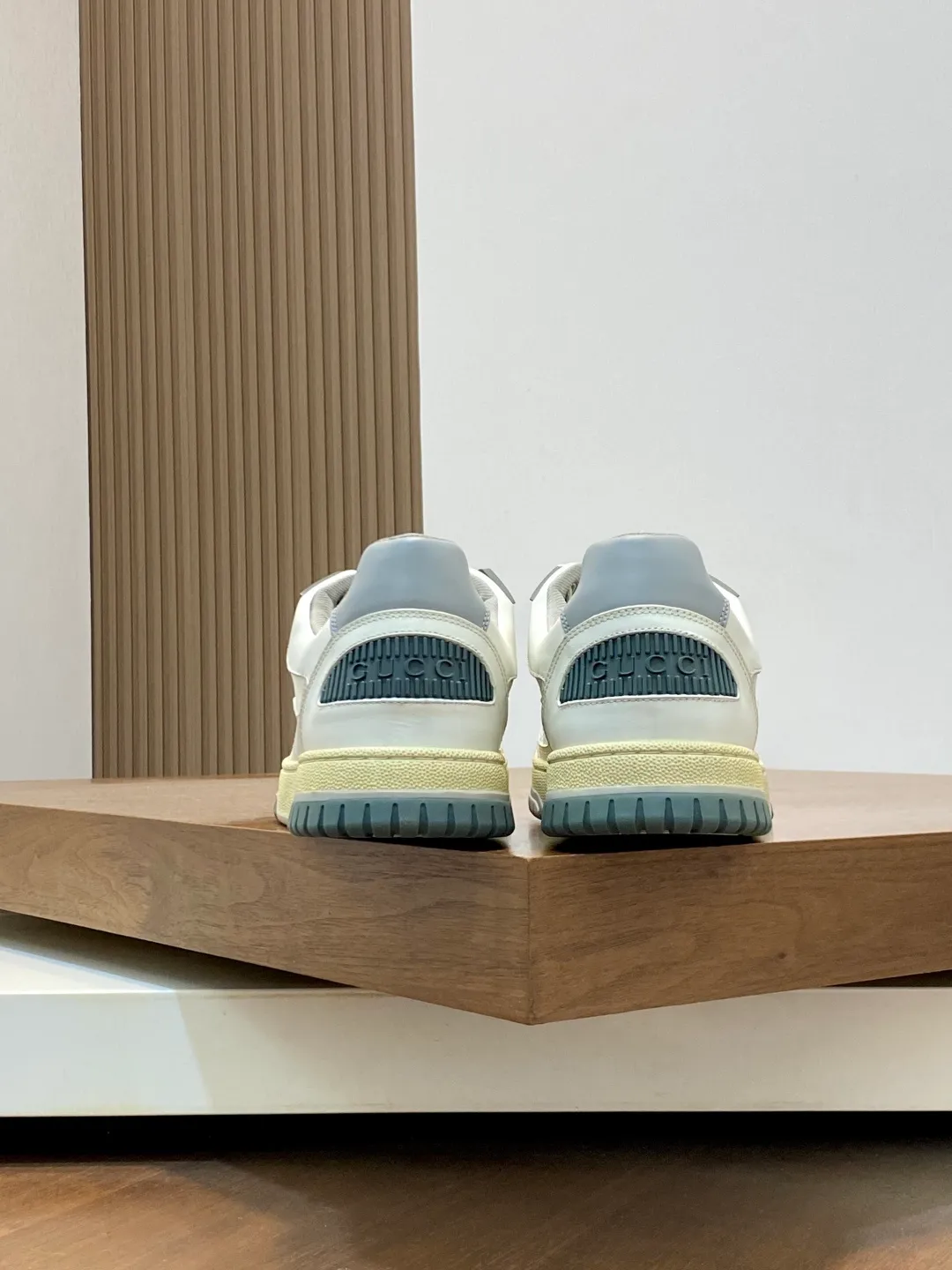 Men's Shoes 💰660 𝐆𝐮𝐜𝐜𝐢 𝐑𝐞-𝐖𝐞𝐛 As the first sneaker created by Sabato De Sarno for Gucci, the Re-Web series reinterprets the brand's classic stripes and sets off the modern silhouette design with bold and unique details. These shoes are crafted from white leather. This new sneaker is ingeniously decorated with many of the brand's classic details, and is equipped with a bright red and green webbing tongue, which will make people fall in love at first sight. White leather treated with a special process for softness and luster, with an embossed grainy texture. Script Gucci logo and interlocking G web label with Interlocking G and script Gucci logo. Rubber outsole with interlocking G detail eyelets. Web tongue. Size: 39-44 (customized for sizes 38 and 45)